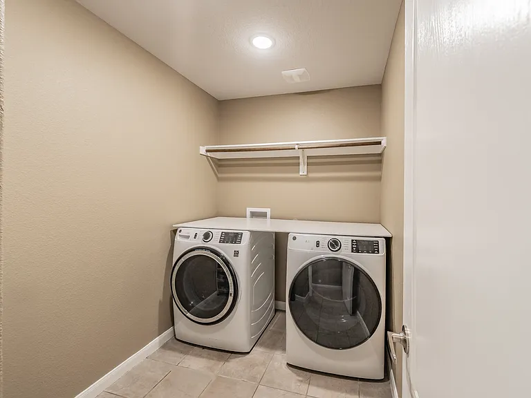 1116 Kingbird Ln — Photo 7