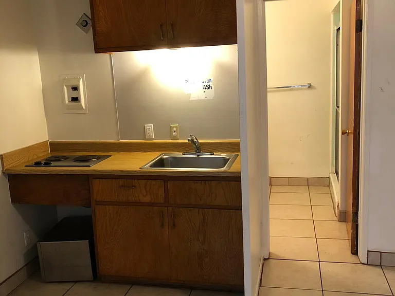 16515 Victory Blvd — Photo 14