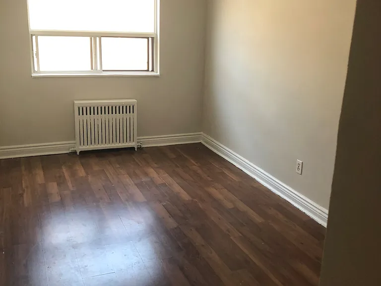 38 Lambton Ave — Photo 16