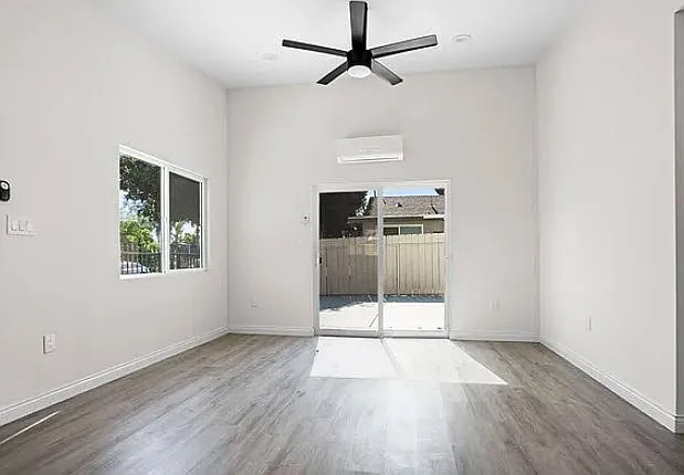 553 S Caswell St — Photo 7