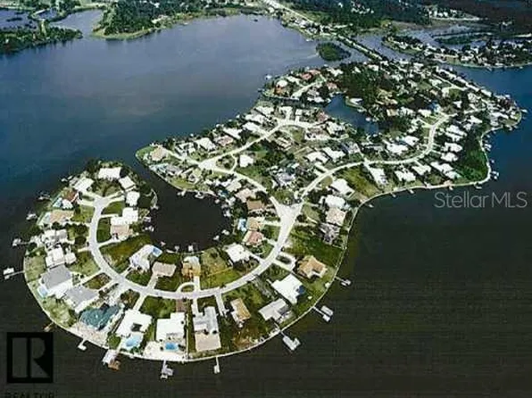 125 Carlyle Dr, Palm Harbor, FL 34683