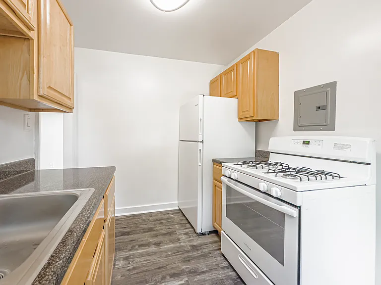 Park Towne Apartments LLC — Photo 11