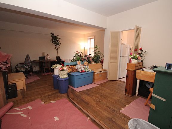 3rd image of 84-01 Main Street #124
