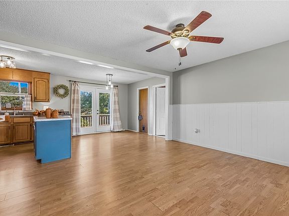 4th image of 437 S Elm St
