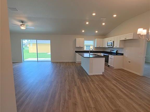 3rd image of 8270 N WAKEFIELD DRIVE