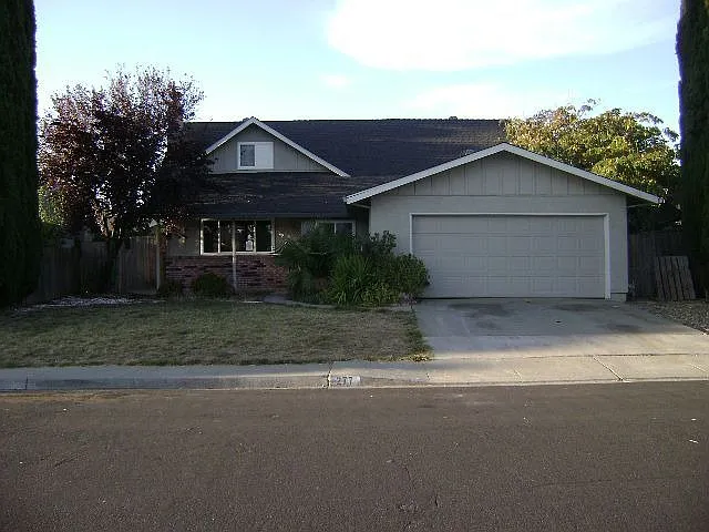 277 Riverdale Ave photo 1