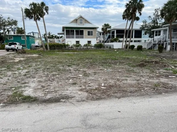 156 Mandalay Rd, Fort Myers Beach, FL 33931
