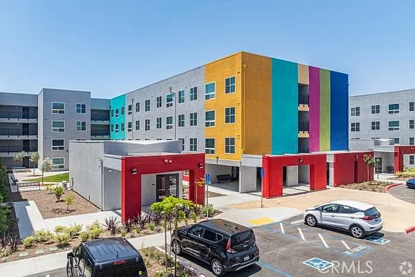 2 bed, 722 sqft, $1,984 — Photo 3