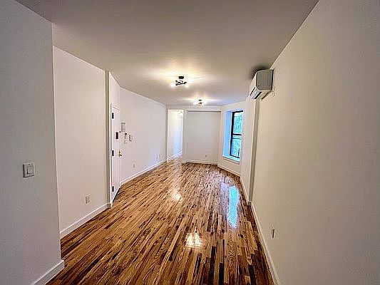 5th image of 217 Saint Anns Ave APT 3N