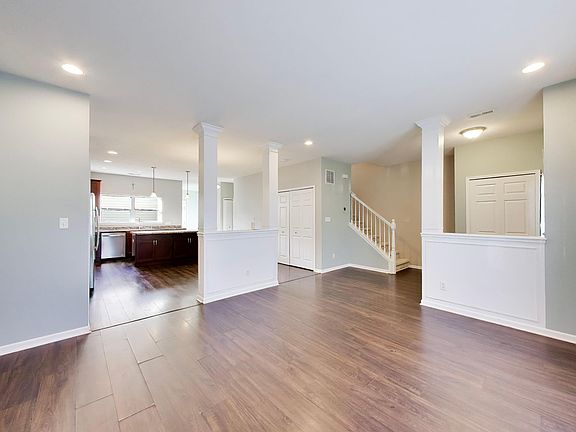 3rd image of 1065 E 116th Pl