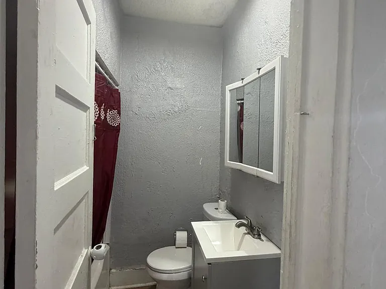 510-518 N College St #518 — Photo 4