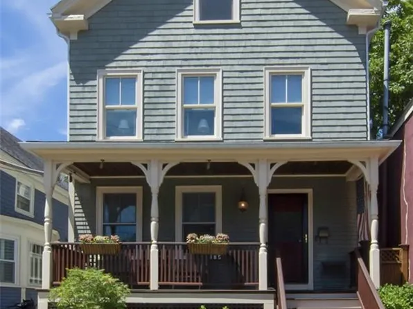 44 3rd St, Newport, RI 02840