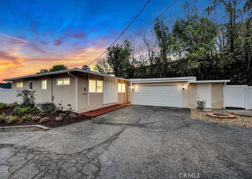 1st image of 22476 Cass Ave