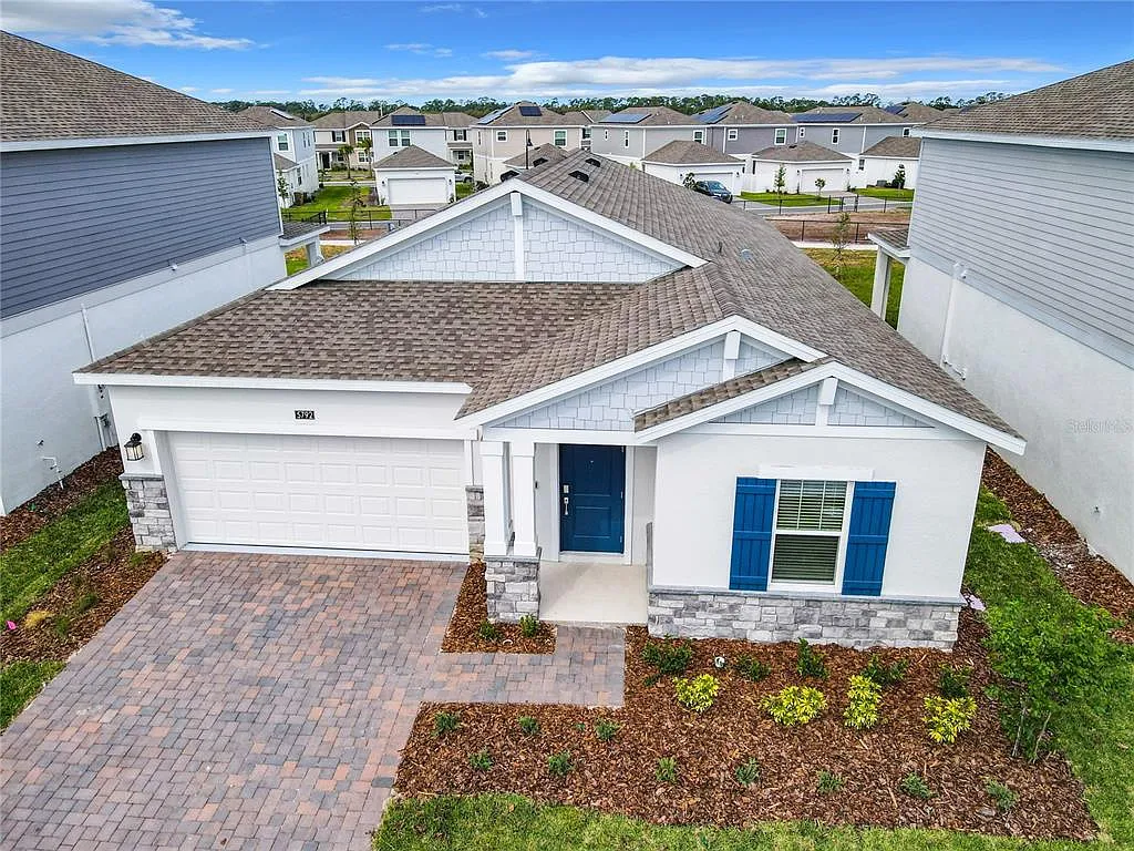4 bed, 3.0 bath, 2196 sqft, $2,600 — Photo 3