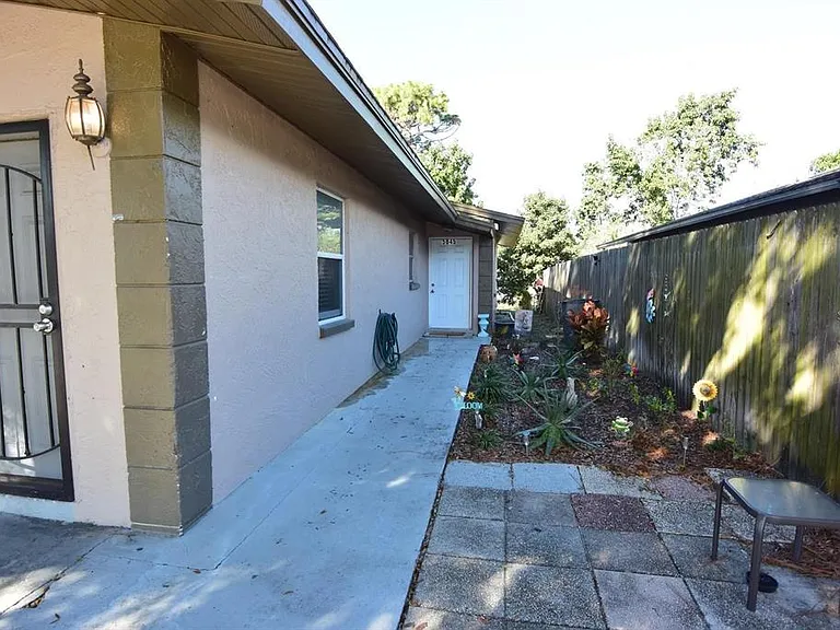5845 Elm St — Photo 4