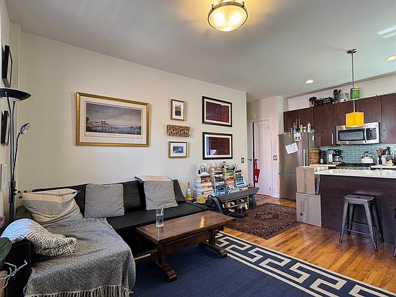 3rd image of 6 Charles St APT 4A