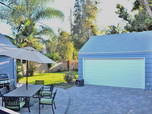 3rd image of 627 S Griffith Park Dr