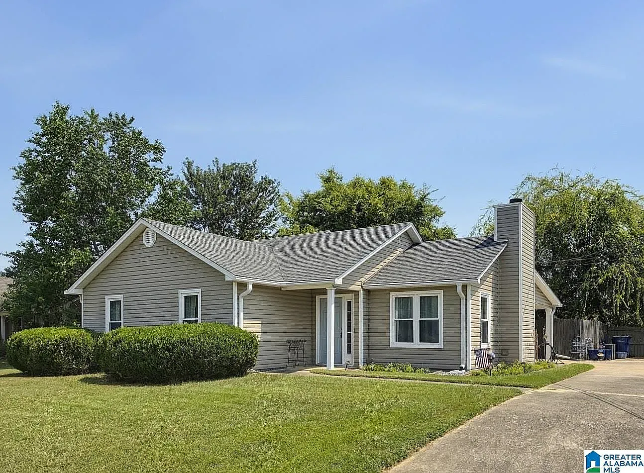 3 bed, 1176 sqft, $1,945 — Photo 1