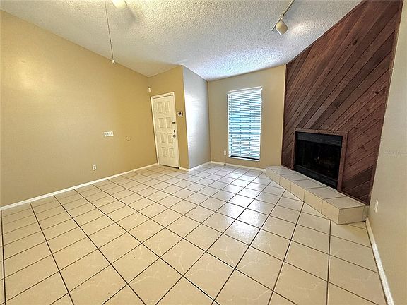 3rd image of 816 Bentwood Ct