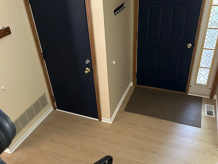 2303 Woodview Ln — Photo 2