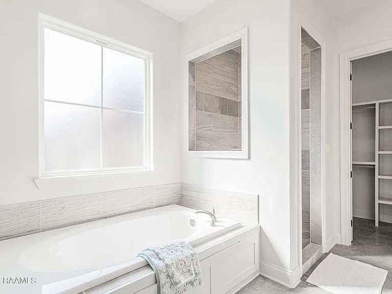 404 E Martial Ave — Photo 12