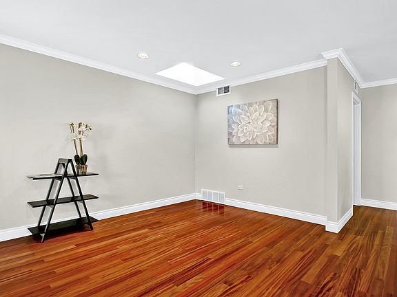 5th image of 319 Ogden Ln