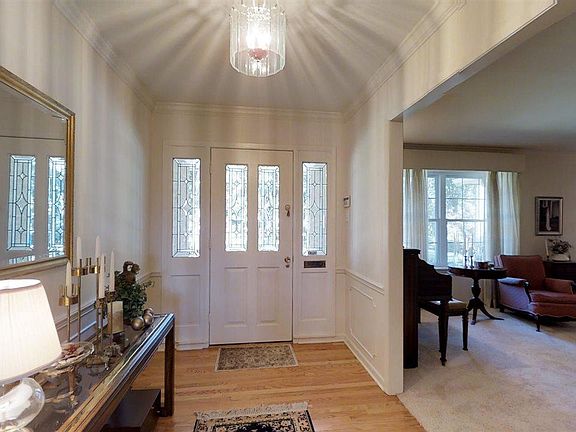 3rd image of 2113 Parkway Pl
