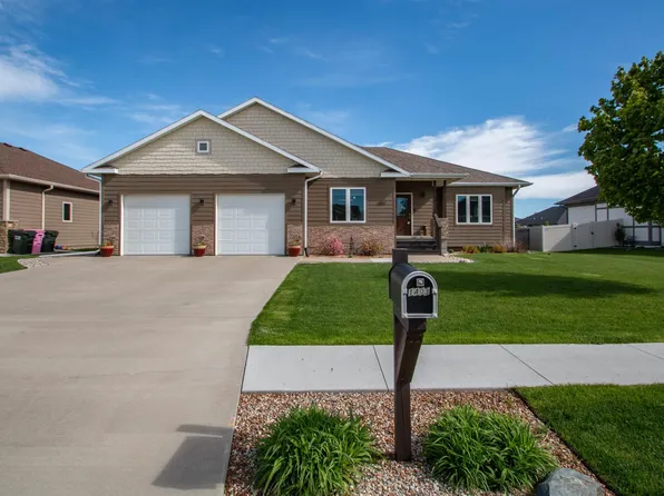 1403 Belmont Park Ave, N Sioux City, SD 57049