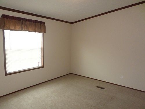 5th image of 9751 Russell St