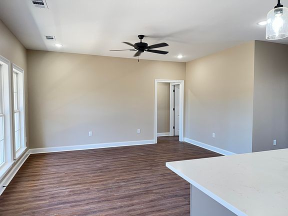 4th image of 42 S Fairfax Dr