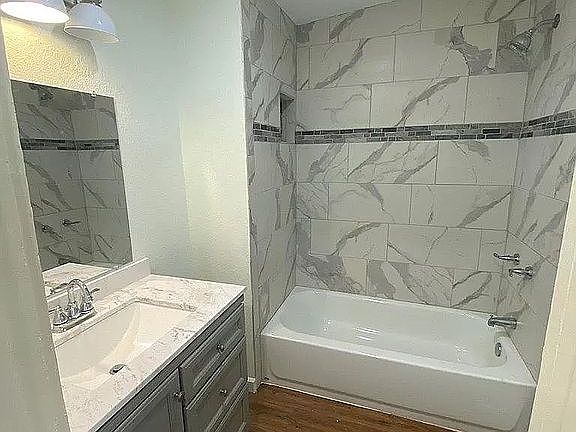 5th image of 835 Robinson Ave