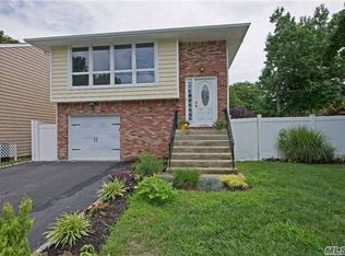 10 Cross Ave, Greenlawn, NY 11740