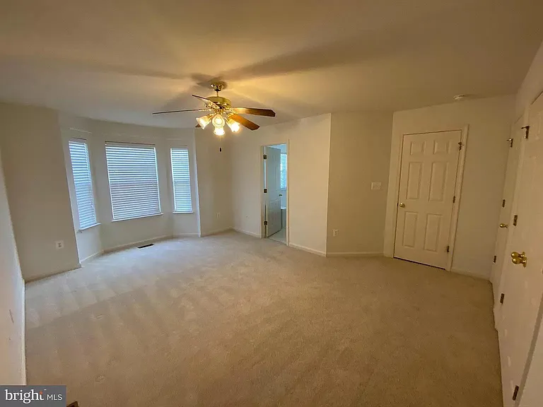 5215 Drakes Ct — Photo 10