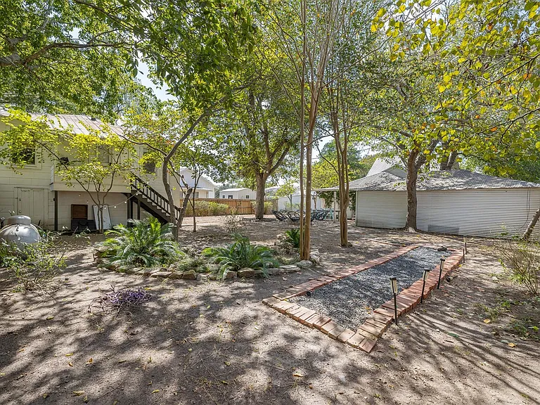 206 N Rusk St — Photo 42