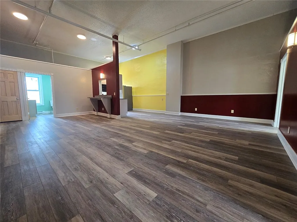 Building Photo - 27 E Main St #311
