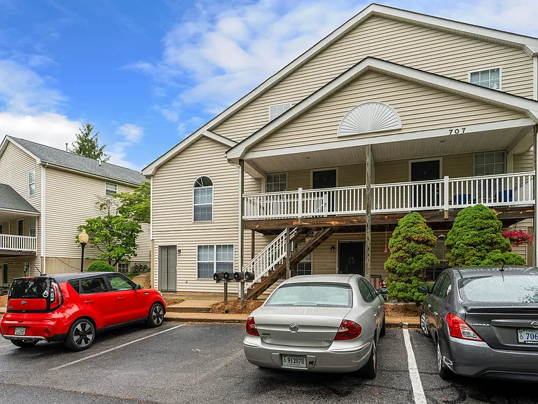 705 Ivy St #1 — Photo 17