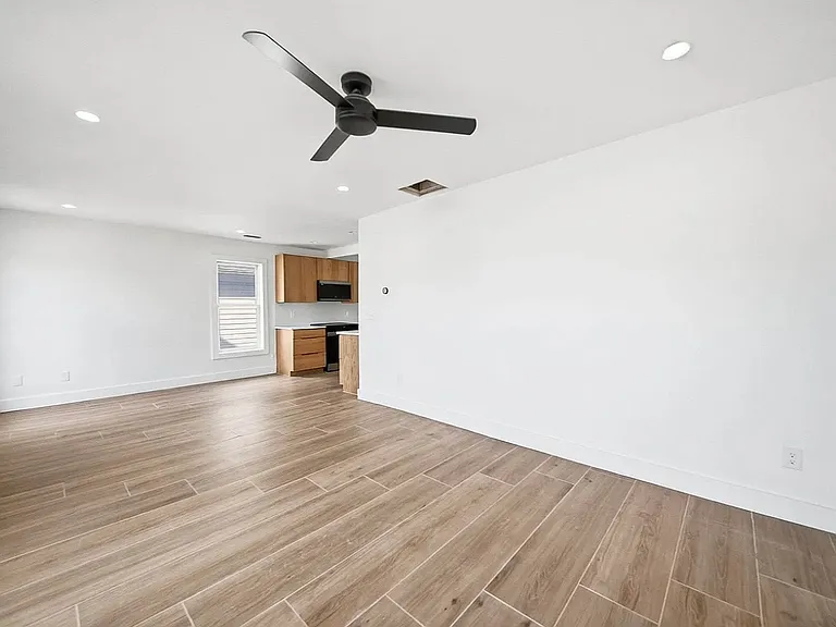 1345 W 67th St #2 — Photo 10