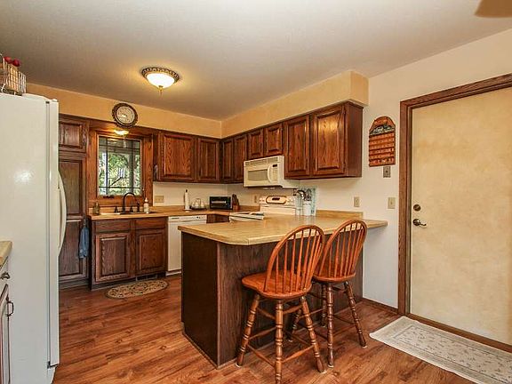 4th image of 3975 Gresham Ct N