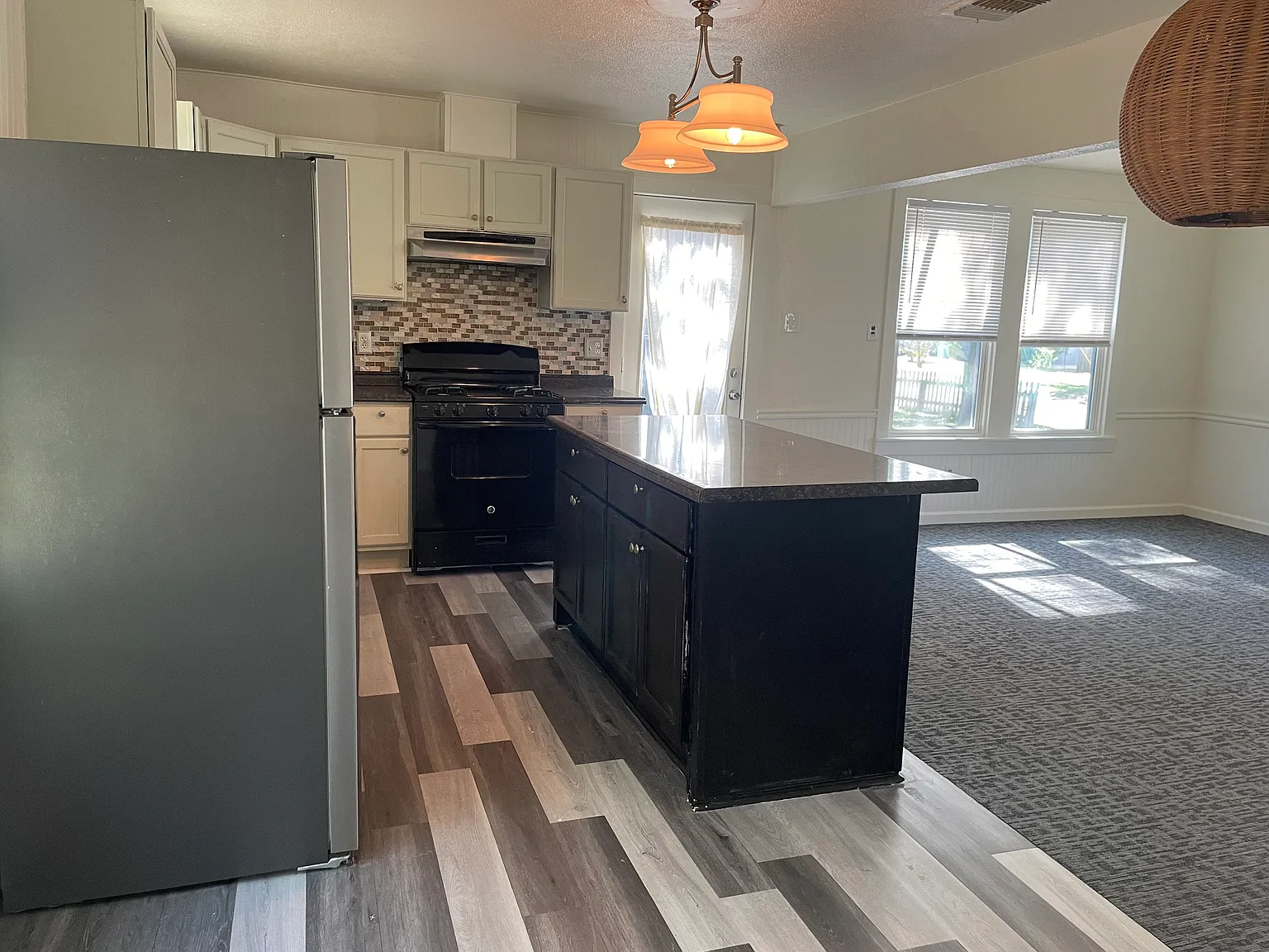 2 bed, 864 sqft, $1,300 — Photo 4
