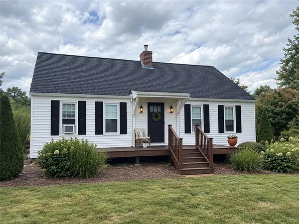 425 Hope Rd, Cranston, RI 02921