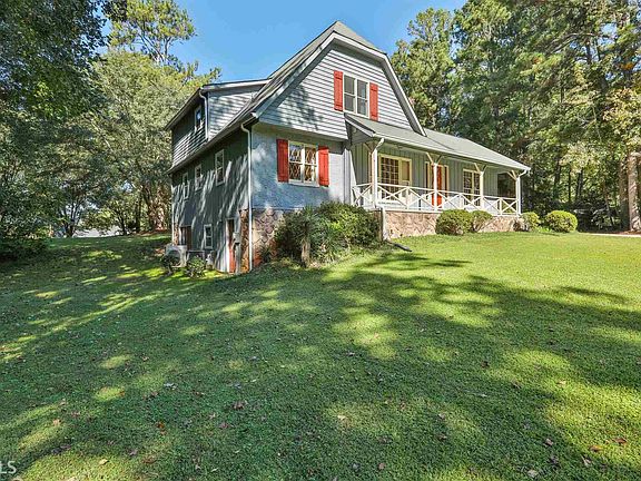 2nd image of 160 Lakeview Ln