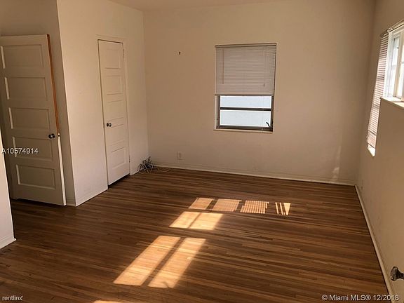 5th image of 520 W 51st Ter #20