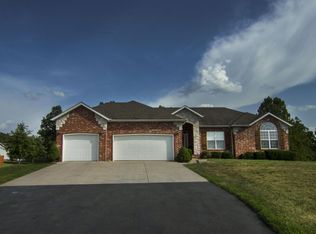 1190 S Stone Hill Ct, Nixa, MO 65714