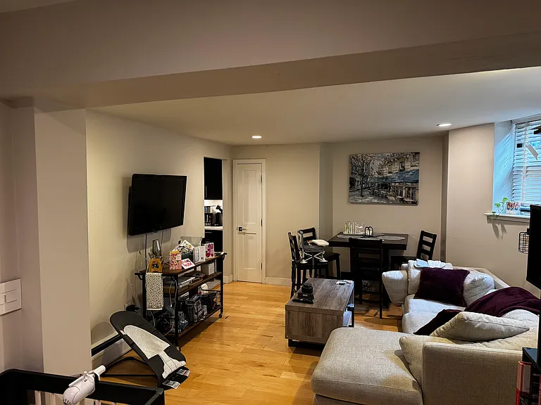 219 W Springfield St #1 — Photo 8