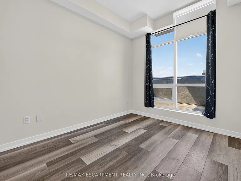 460 Dundas St E #522 — Photo 26