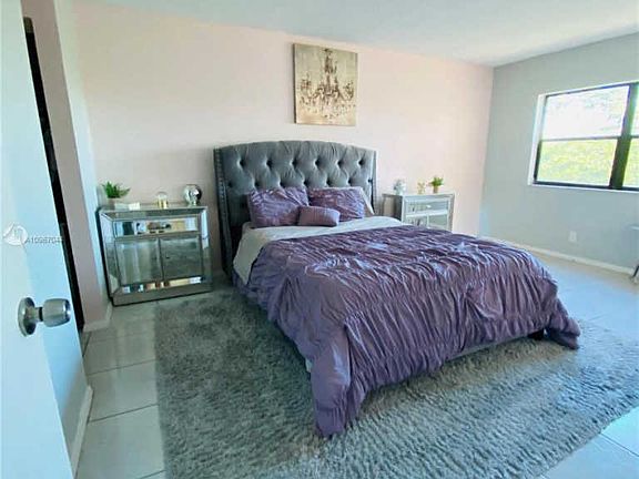 2nd image of 240 Lakeview Dr APT 307