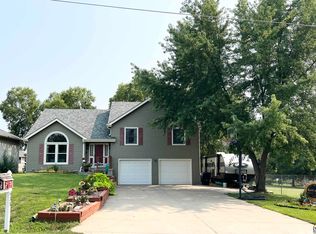 635 NE 54th St, Topeka, KS 66617