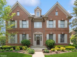 1516 Saratoga Ln, Glenview, IL