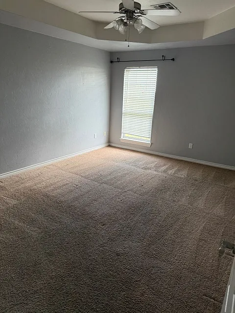 3 bed, 1937 sqft, $1,950 — Photo 2