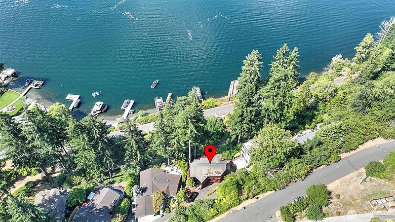 3rd image of 2305 E Lake Sammamish Place SE